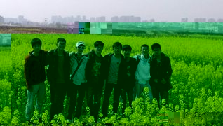 “學霸宿舍”東三420：恰同學...